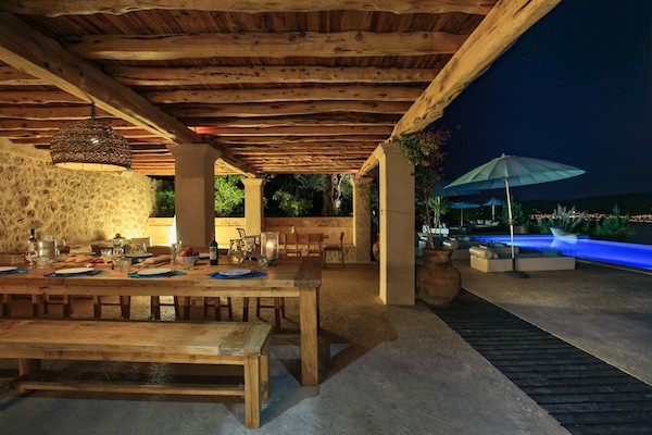 exquisite-luxury-private-night-time-entertainment-pool-can-frare exquisite luxury private night time entertainment pool